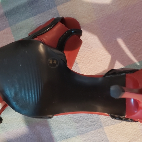 Heels - Picture 2 of 4